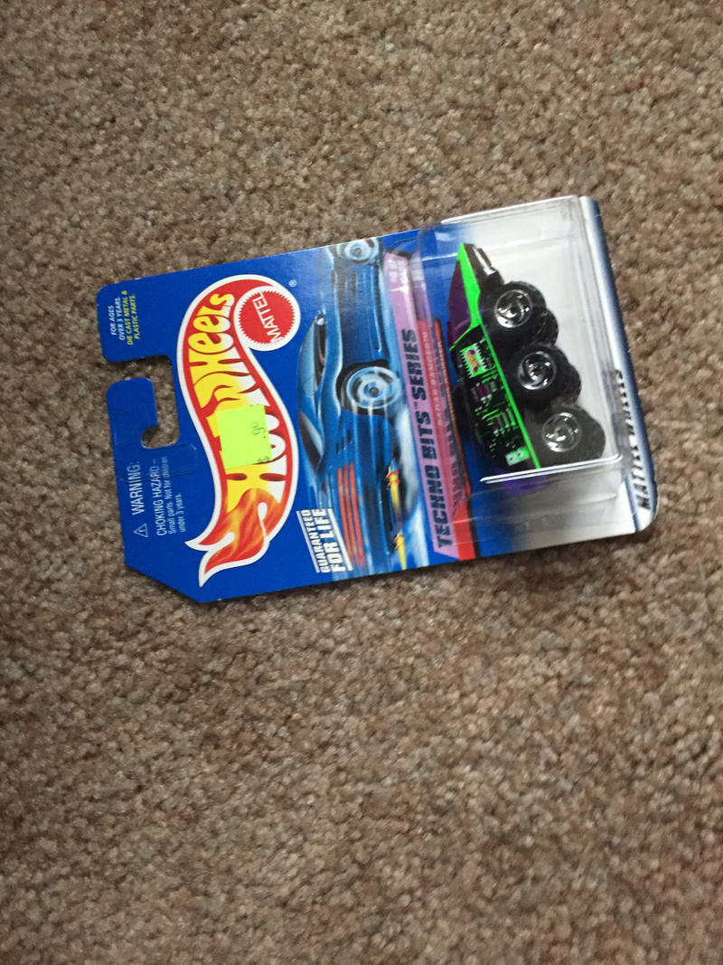 Illustration for article titled Enormous Die-Cast Collection - Box 45 - Let the Hot Wheels Roll...